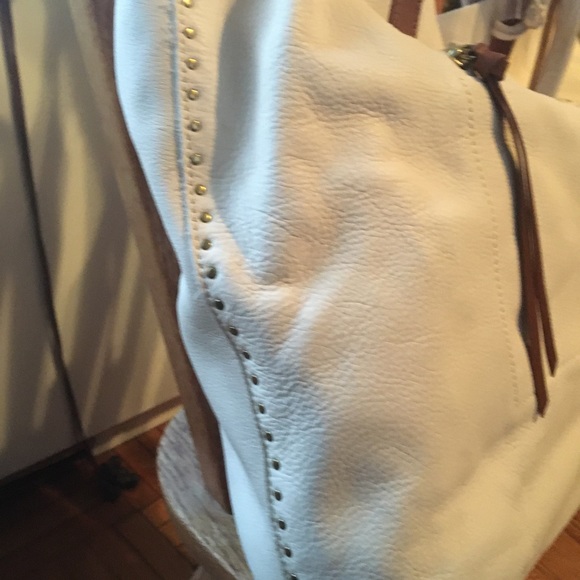 NWT Linea Pelle Cream Leather Tote W Stud Detail & Crossbody - Picture 3 of 15